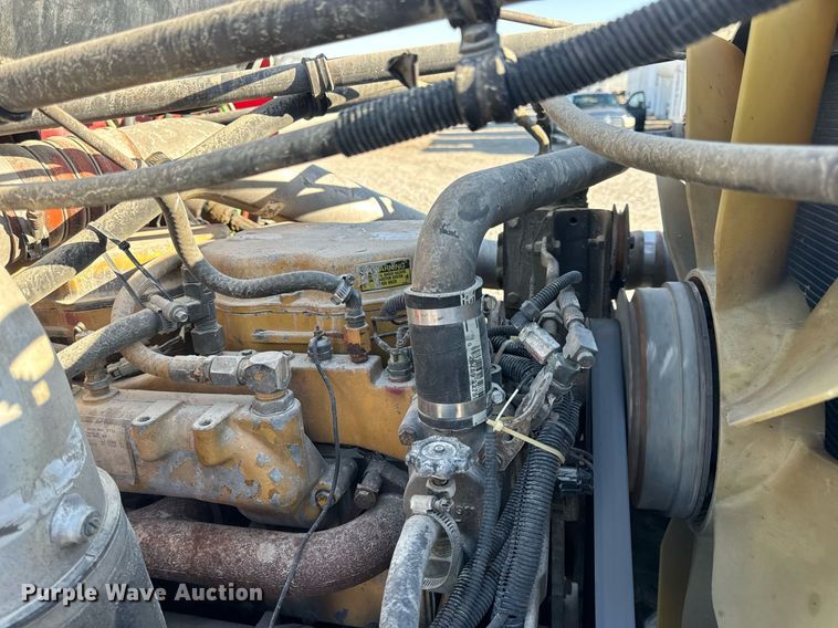 image for item DV1923 1995 Freightliner FLD112 semi truck