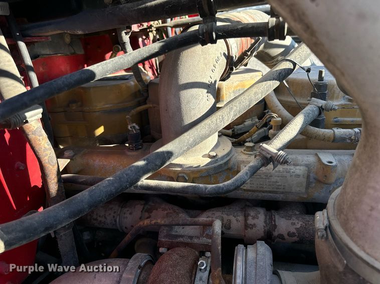 image for item DV1923 1995 Freightliner FLD112 semi truck