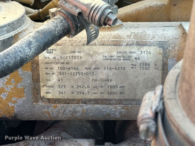 image for item DV1923 1995 Freightliner FLD112 semi truck