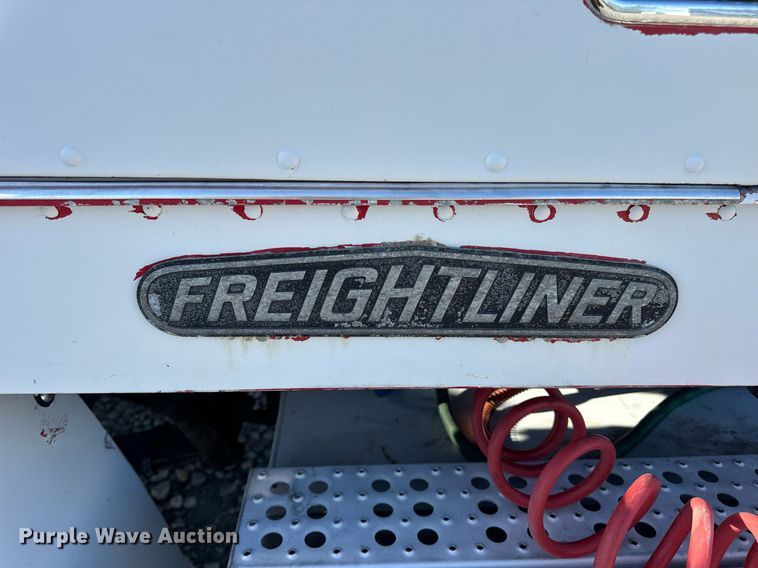 image for item DV1923 1995 Freightliner FLD112 semi truck