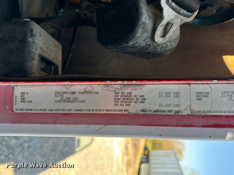 image for item DV1923 1995 Freightliner FLD112 semi truck