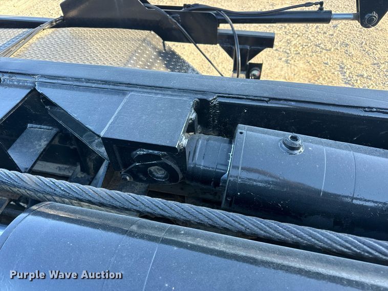 image for item DV1924 2015 Peterbilt 348 roll-off container truck