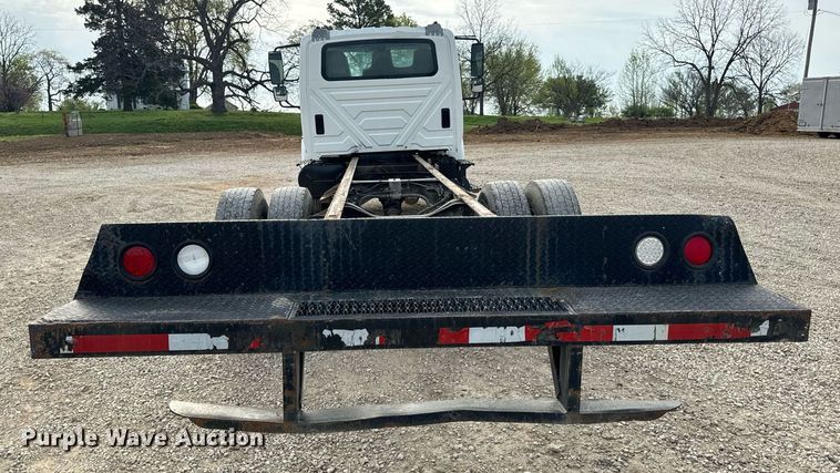 image for item DV1939 2006 International 4300 truck cab and chassis