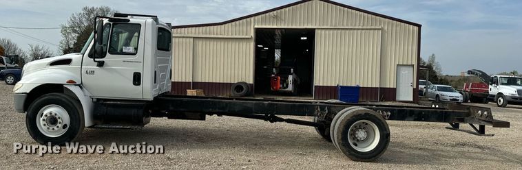 image for item DV1939 2006 International 4300 truck cab and chassis