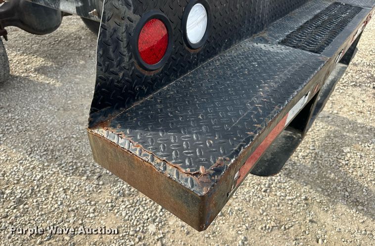 image for item DV1939 2006 International 4300 truck cab and chassis