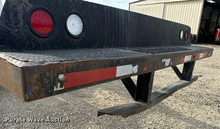 image for item DV1939 2006 International 4300 truck cab and chassis