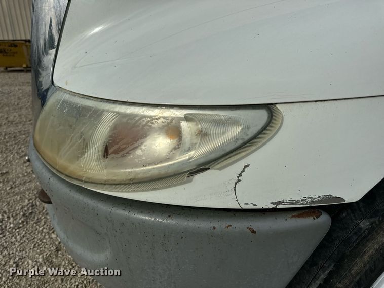 image for item DV1939 2006 International 4300 truck cab and chassis