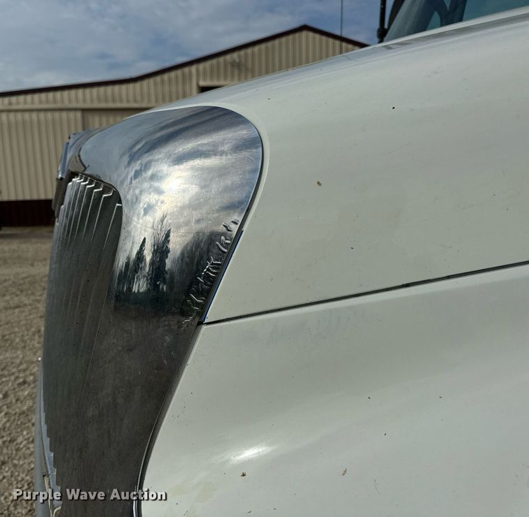 image for item DV1939 2006 International 4300 truck cab and chassis