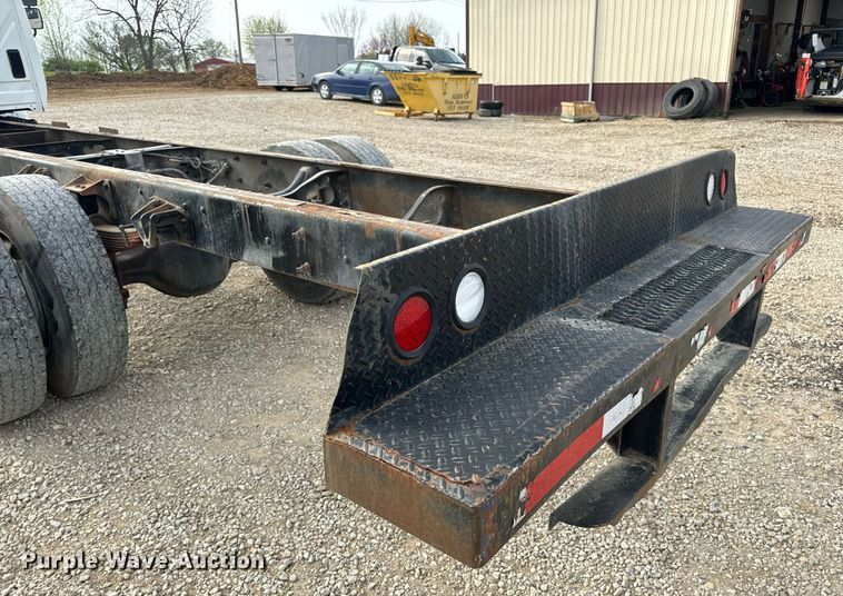 image for item DV1939 2006 International 4300 truck cab and chassis