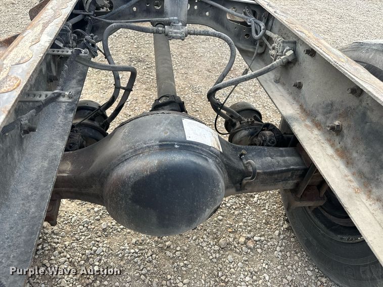 image for item DV1939 2006 International 4300 truck cab and chassis