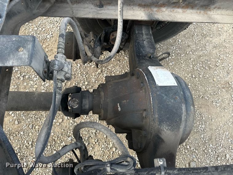 image for item DV1939 2006 International 4300 truck cab and chassis