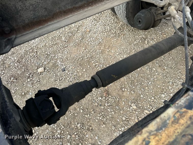 image for item DV1939 2006 International 4300 truck cab and chassis