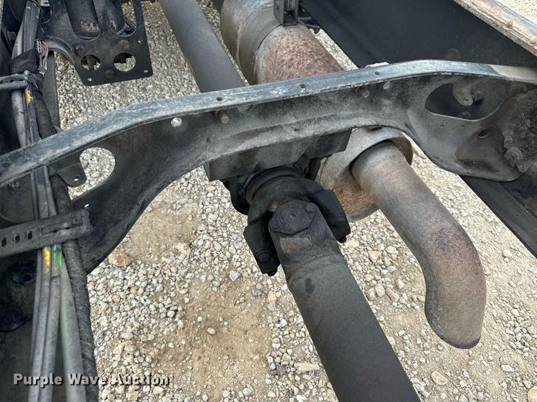 image for item DV1939 2006 International 4300 truck cab and chassis