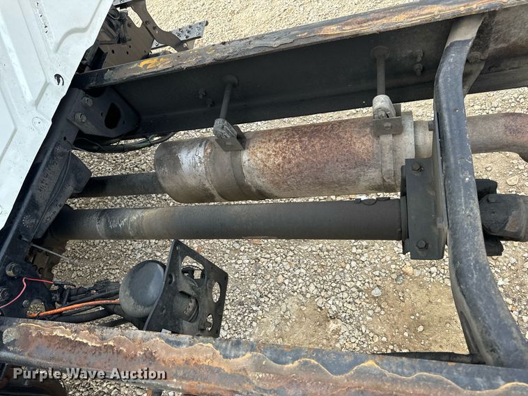 image for item DV1939 2006 International 4300 truck cab and chassis