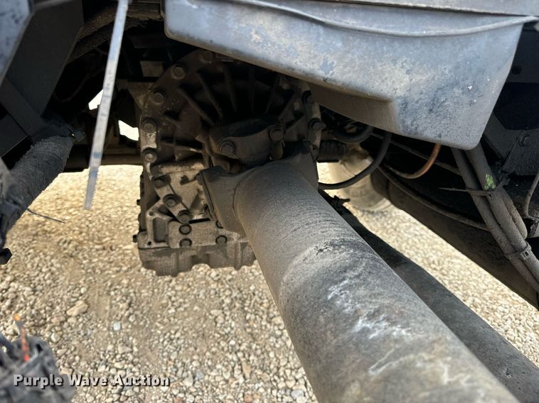 image for item DV1939 2006 International 4300 truck cab and chassis