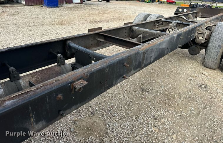 image for item DV1939 2006 International 4300 truck cab and chassis