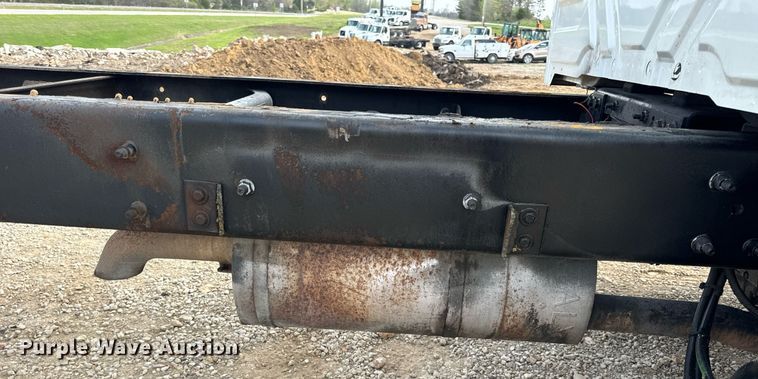 image for item DV1939 2006 International 4300 truck cab and chassis