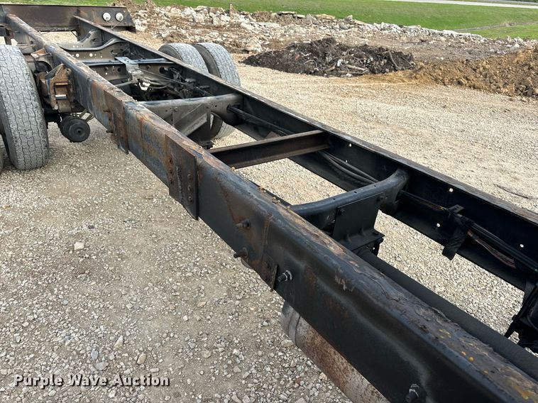 image for item DV1939 2006 International 4300 truck cab and chassis