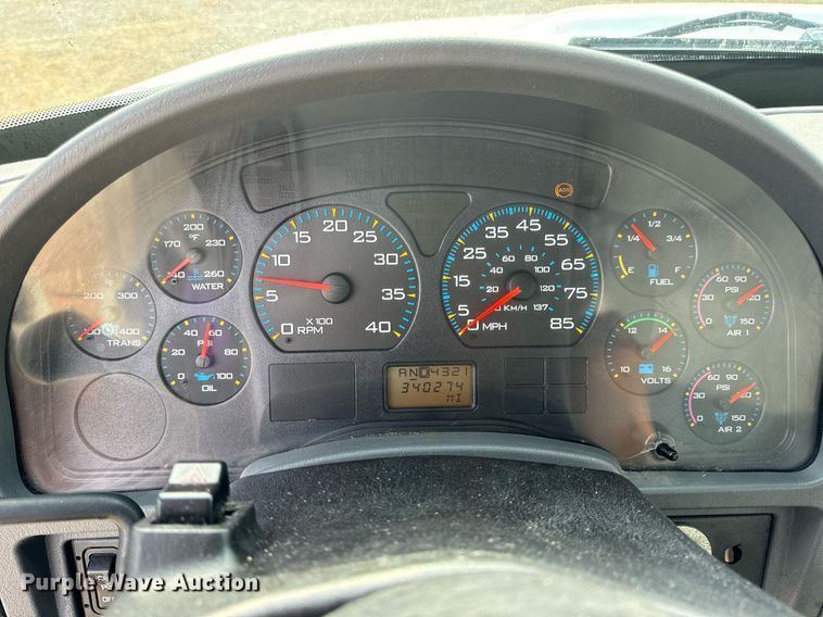 image for item DV1939 2006 International 4300 truck cab and chassis