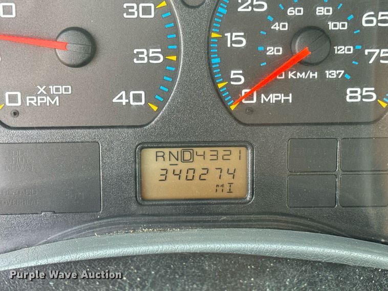 image for item DV1939 2006 International 4300 truck cab and chassis