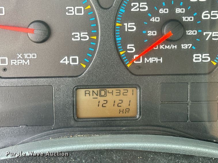 image for item DV1939 2006 International 4300 truck cab and chassis