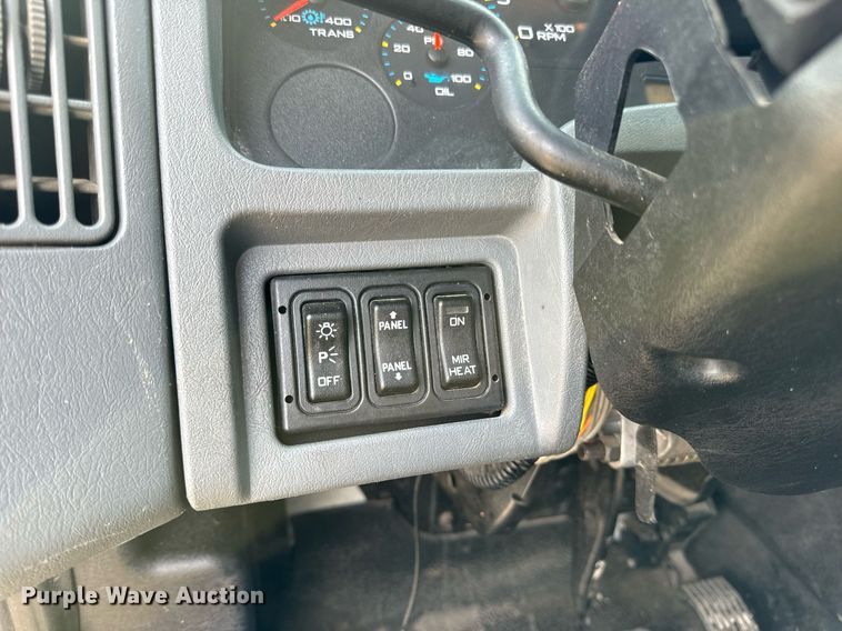 image for item DV1939 2006 International 4300 truck cab and chassis