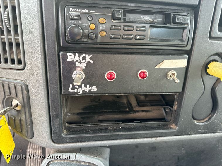 image for item DV1939 2006 International 4300 truck cab and chassis