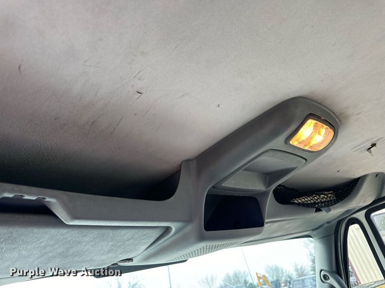 image for item DV1939 2006 International 4300 truck cab and chassis