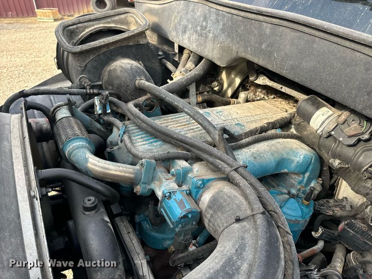 image for item DV1939 2006 International 4300 truck cab and chassis