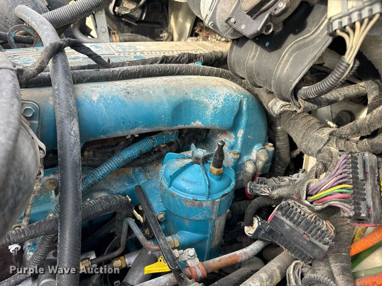 image for item DV1939 2006 International 4300 truck cab and chassis