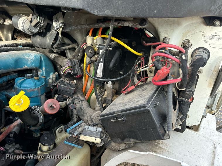 image for item DV1939 2006 International 4300 truck cab and chassis