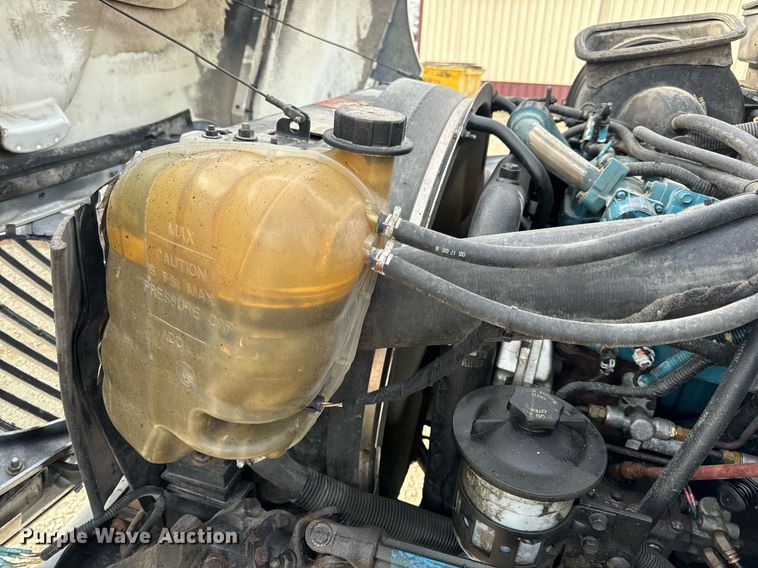 image for item DV1939 2006 International 4300 truck cab and chassis