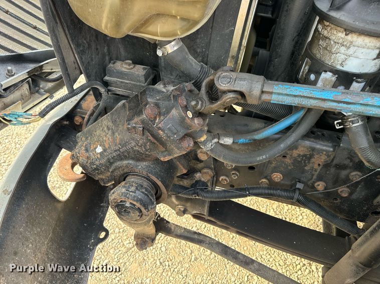 image for item DV1939 2006 International 4300 truck cab and chassis