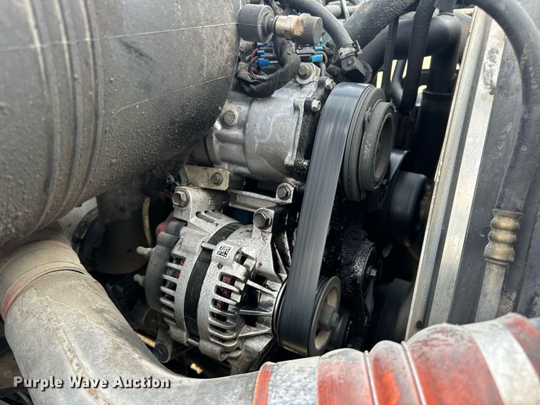 image for item DV1939 2006 International 4300 truck cab and chassis