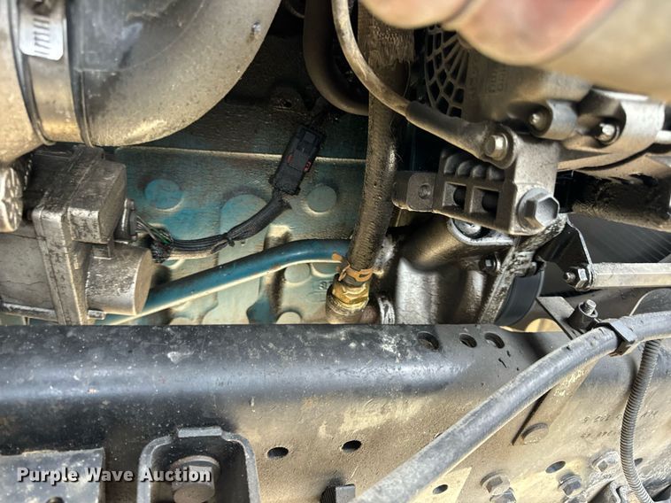 image for item DV1939 2006 International 4300 truck cab and chassis