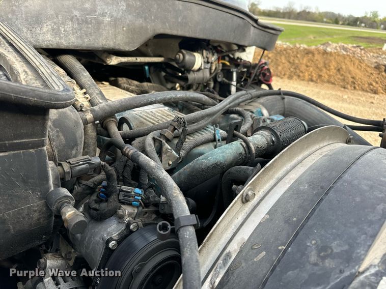 image for item DV1939 2006 International 4300 truck cab and chassis