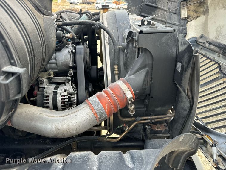 image for item DV1939 2006 International 4300 truck cab and chassis