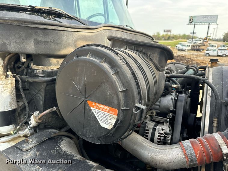 image for item DV1939 2006 International 4300 truck cab and chassis