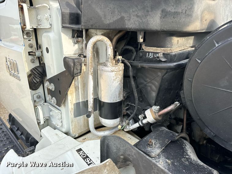 image for item DV1939 2006 International 4300 truck cab and chassis