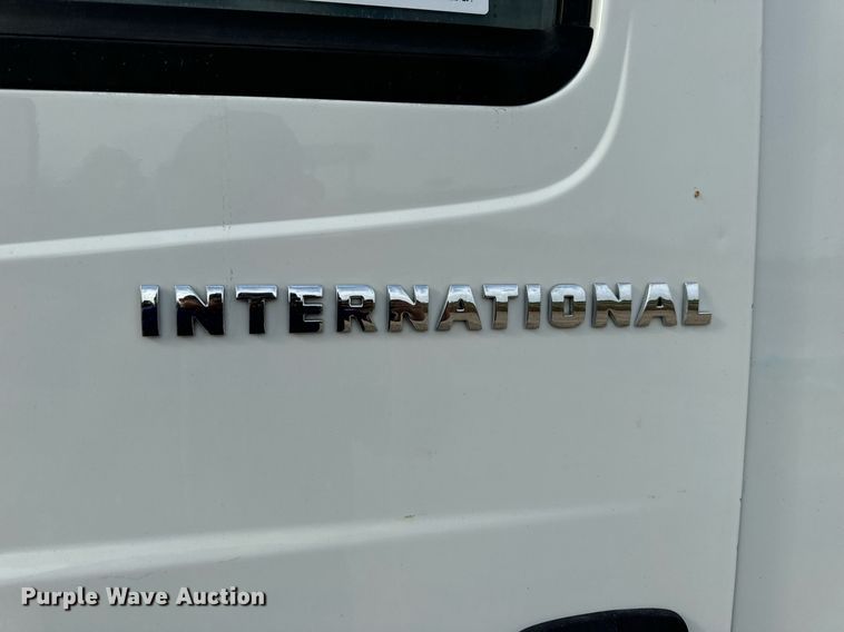image for item DV1939 2006 International 4300 truck cab and chassis