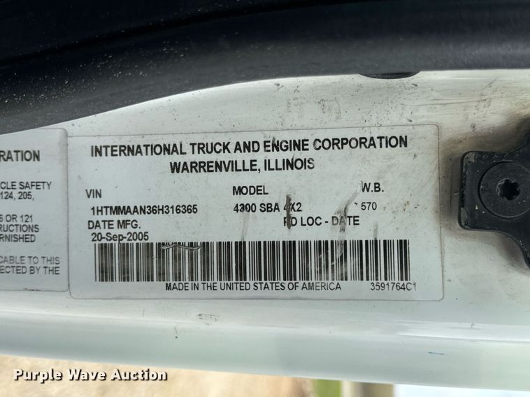 image for item DV1939 2006 International 4300 truck cab and chassis