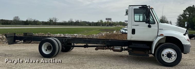 image for item DV1940 2010 International DuraStar 4300 truck cab and chassis