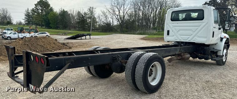 image for item DV1940 2010 International DuraStar 4300 truck cab and chassis