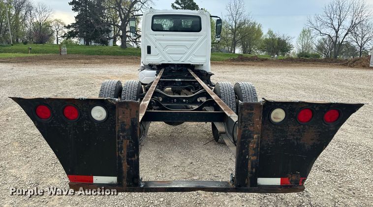 image for item DV1940 2010 International DuraStar 4300 truck cab and chassis