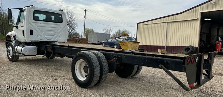 image for item DV1940 2010 International DuraStar 4300 truck cab and chassis