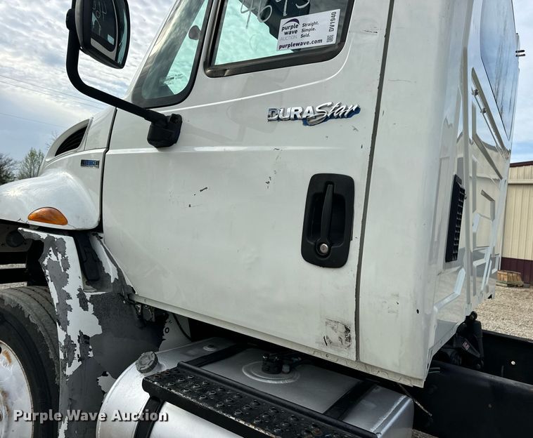 image for item DV1940 2010 International DuraStar 4300 truck cab and chassis