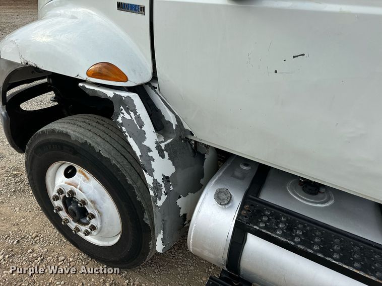 image for item DV1940 2010 International DuraStar 4300 truck cab and chassis