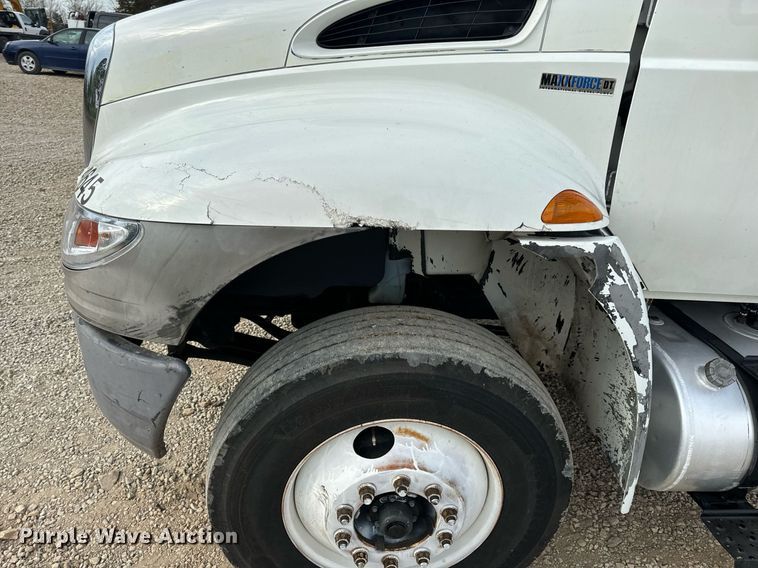 image for item DV1940 2010 International DuraStar 4300 truck cab and chassis