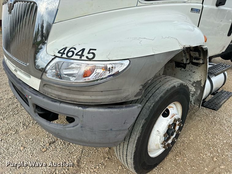 image for item DV1940 2010 International DuraStar 4300 truck cab and chassis