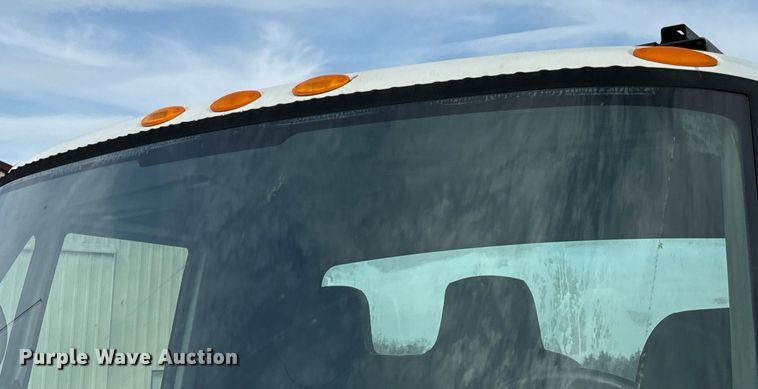 image for item DV1940 2010 International DuraStar 4300 truck cab and chassis